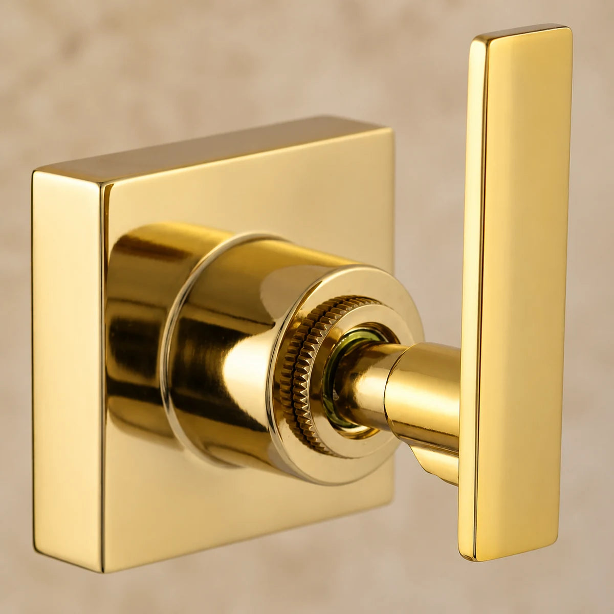 Detalhe do mecanismo e do acabamento metálico dourado brilhante