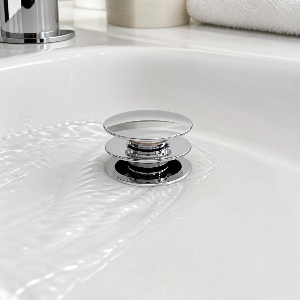 Válvula click cromada aberta instalada em cuba de porcelana
