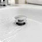 Válvula click cromada aberta instalada em cuba de porcelana