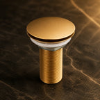 Detalhe do acabamento dourado escovado e corpo metálico rosqueado da válvula click