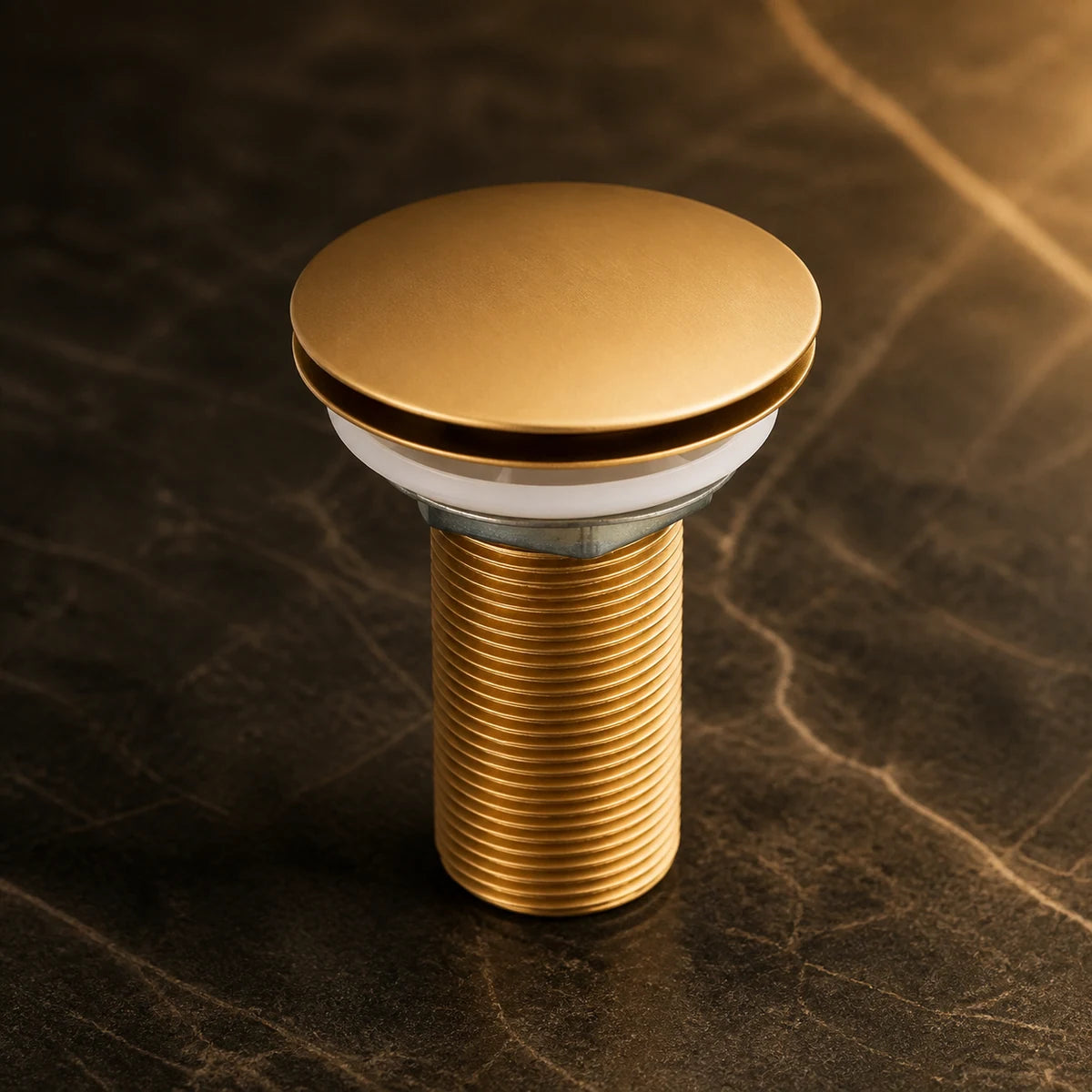 Detalhe do acabamento dourado escovado e corpo metálico rosqueado da válvula click