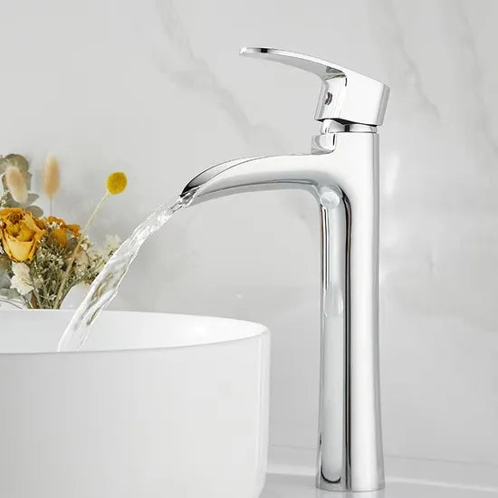 Detalhes da torneira monocomando cascata cromada