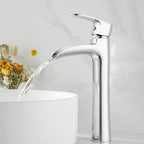 Detalhes da torneira monocomando cascata cromada