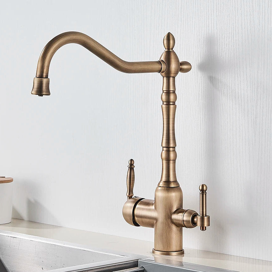 Torneira cozinha Royal Élan variante bronze antigo Antique Brass com filtro monocomando acabamento envelhecido elegante