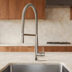 Royal Valence Cromado — vista frontal em cozinha sofisticada