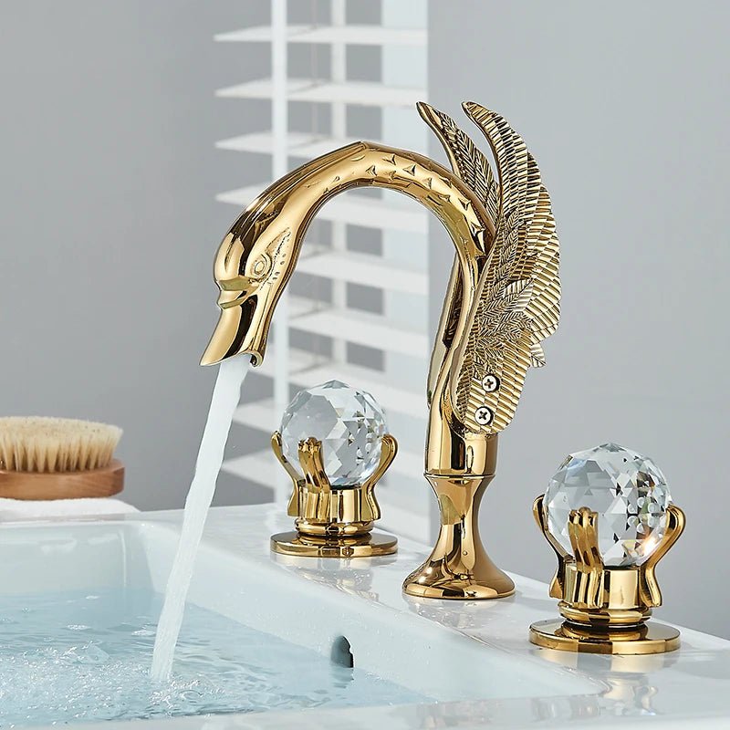 Torneira Para Banheiro Em Cascata Dourada - Dourado