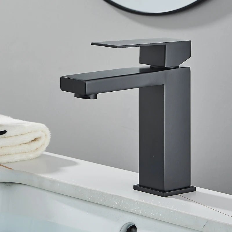 Torneira Para Banheiro Monocomando Misturador Modelo Fluence - Preto Baixo