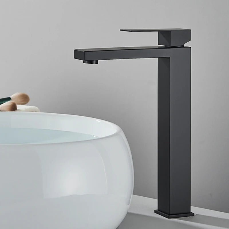 Torneira Para Banheiro Monocomando Misturador Modelo Fluence - Preto Alto