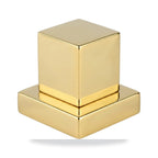 Acabamento quadrado dourado para registro de chuveiro, foto de catálogo em fundo branco
