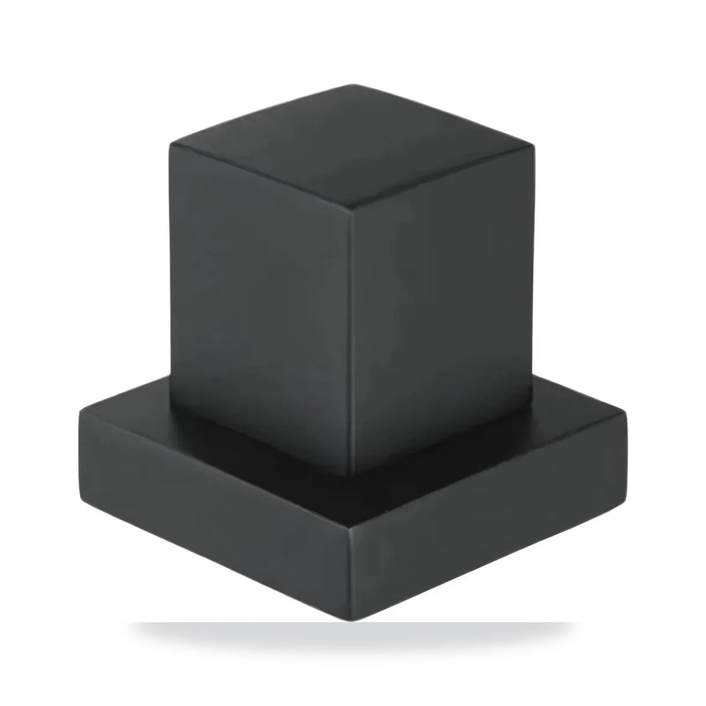 Acabamento quadrado preto fosco para registro de chuveiro, foto de catálogo em fundo branco