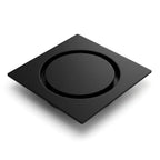 Ralo click 15x15 em inox preto fosco instalado no piso, visto de cima