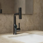 Royal Clear Grafite — capa ambientada com display digital