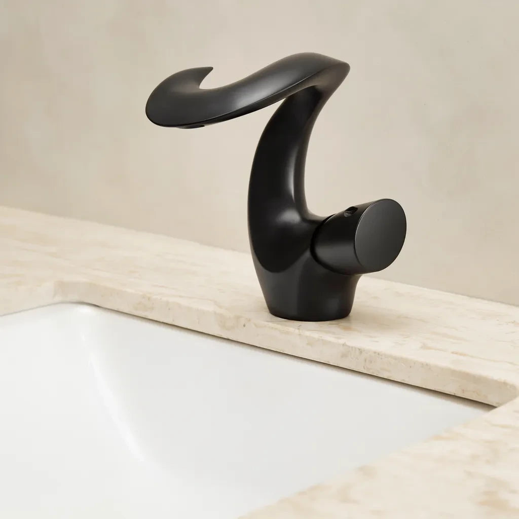 Lumiere — variante Preto ambientada — Ideogram 07-10-2026
