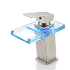 Torneira AquaGlam LED aço escovado para 1 furo, foto em fundo branco - Torneiras Royal