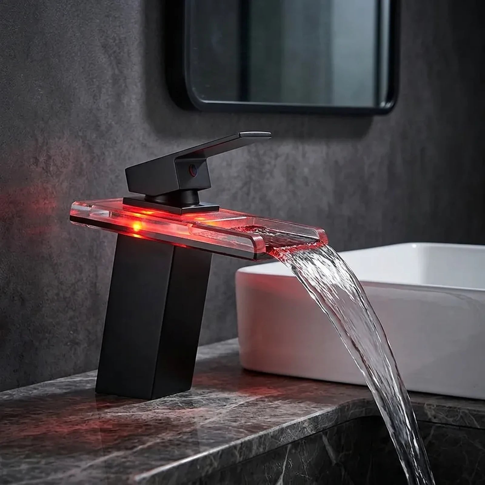 Torneira AquaGlam preta em bancada de mármore escuro com LED vermelho indicando água quente