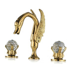 Torneira de banheiro dourada modelo cisne com manoplas de cristal, conjunto de três peças, foto de catálogo em fundo branco