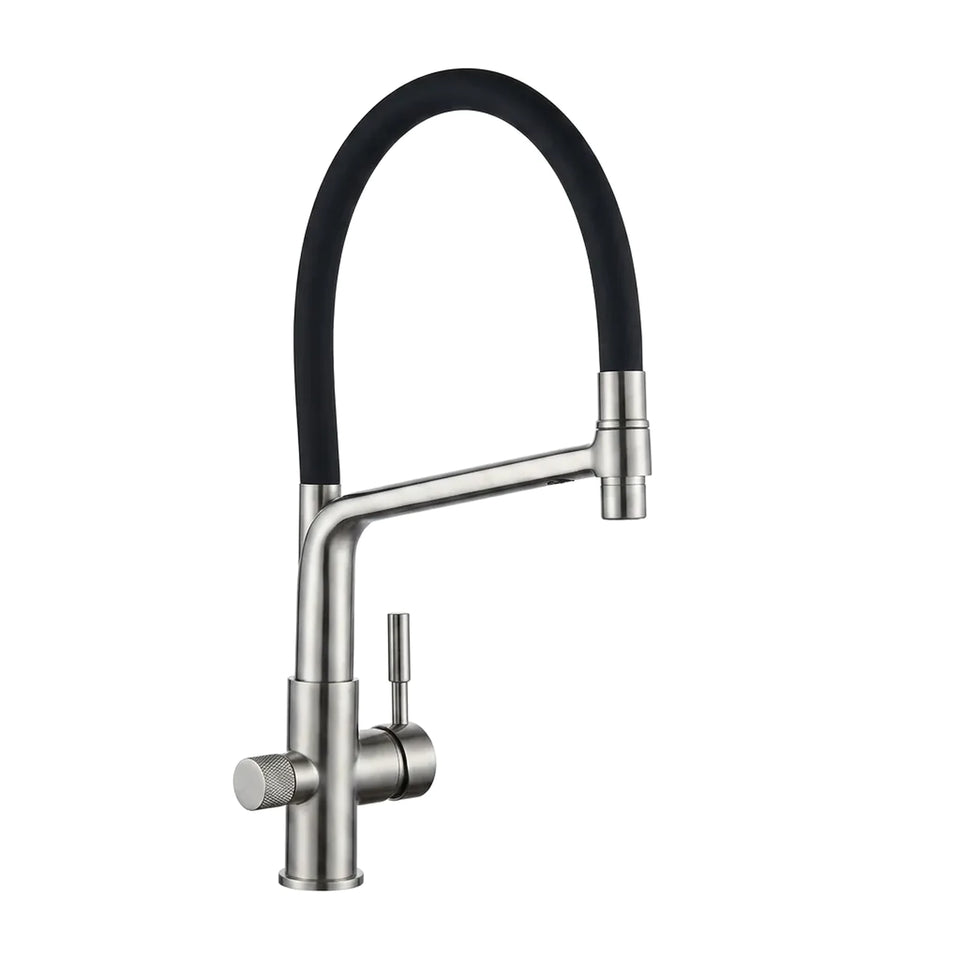 Torneira gourmet com filtro Luxflow cromada com bica flexível preta, foto em fundo branco - Torneiras Royal