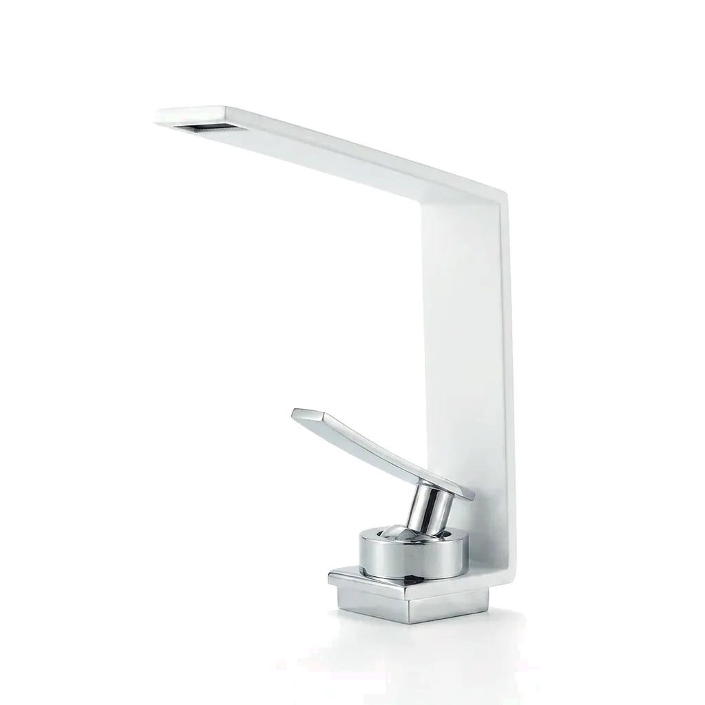 Torneira LuxStream monocomando cascata para banheiro acabamento branco fosco, foto de catálogo em fundo branco