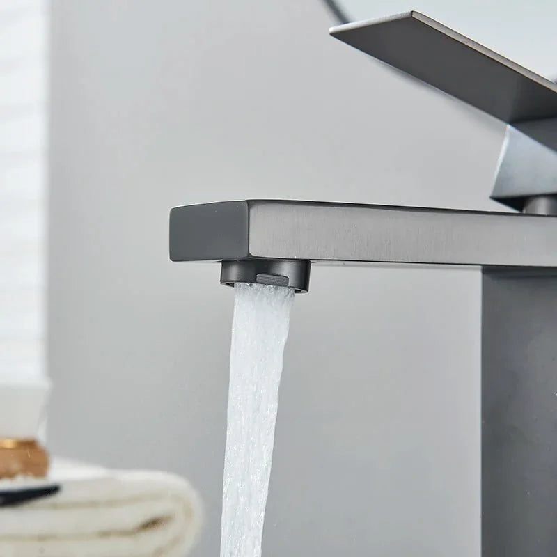 Torneira Para Banheiro Monocomando Misturador Modelo Fluence - imagem do produto 8