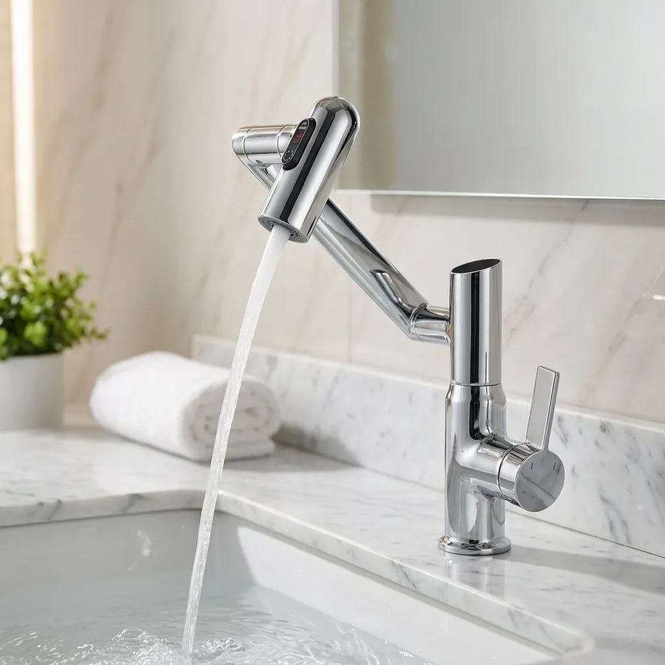 Torneira monocomando com sensor de temperatura cromada instalada em bancada de mármore branco com cuba de banheiro