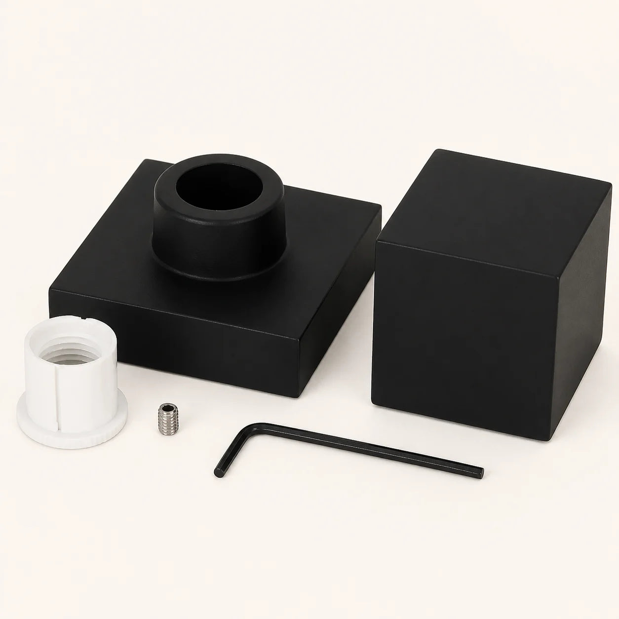 Acabamento quadrado preto fosco padrão Docol com adaptador parafuso e chave Allen